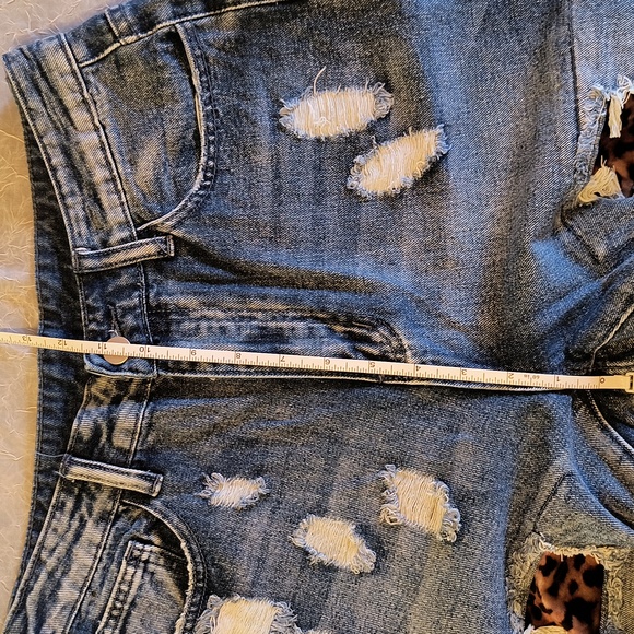 New in package, Leopard Print Destroyed Patch Jeans - Picture 7 of 11
